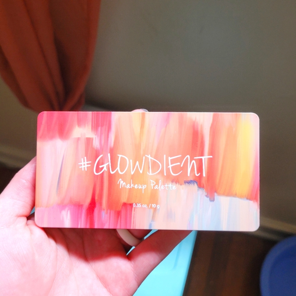 NIB Glowdient Highlighter Palette